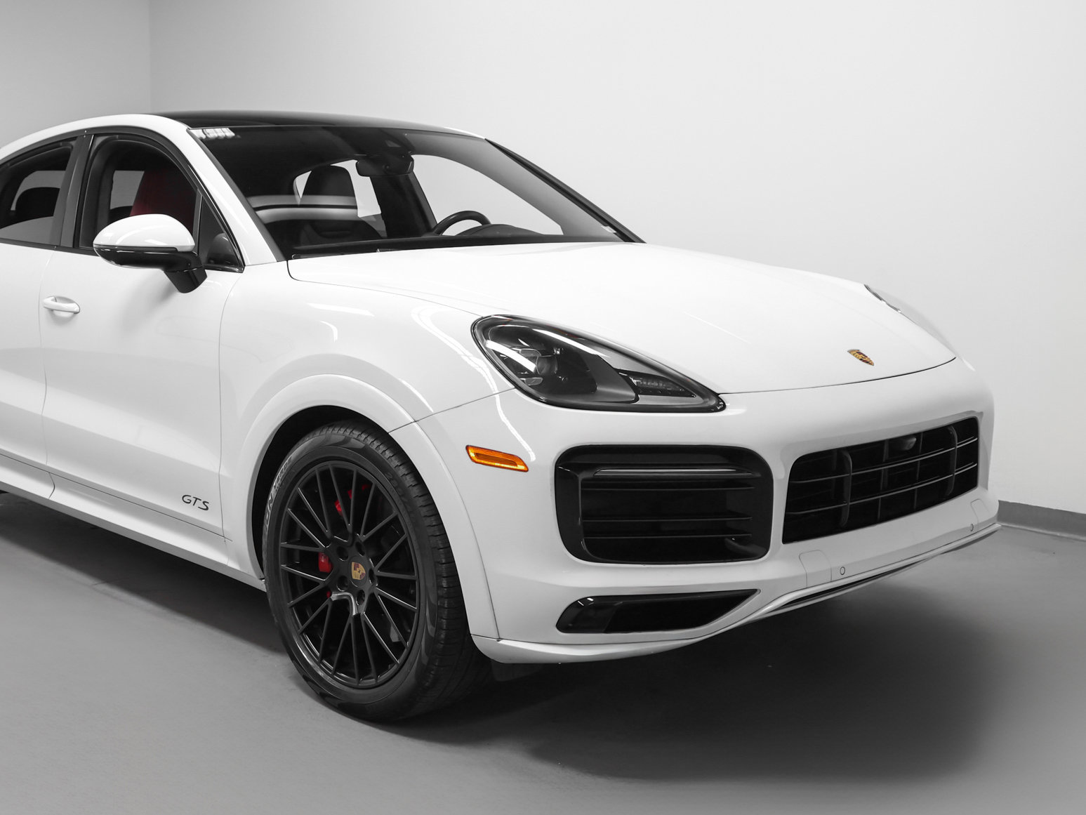 Certified 2022 Porsche Cayenne GTS w/ Premium Package Plus AWD/4WD image 9