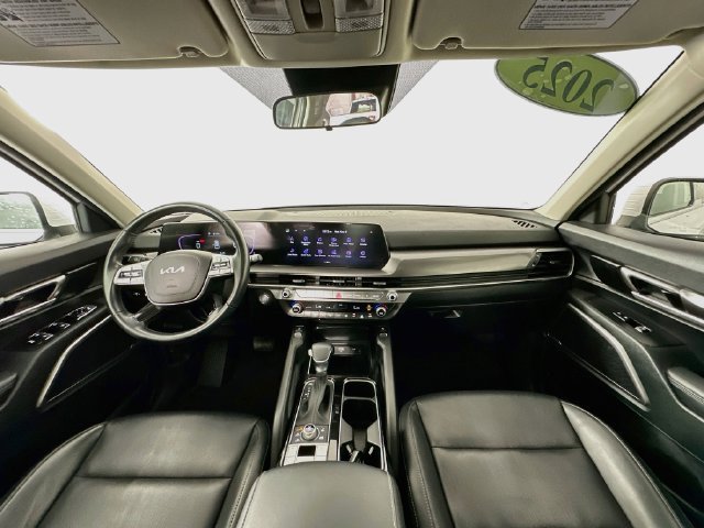 Used 2025 Kia Telluride S AWD/4WD image 3
