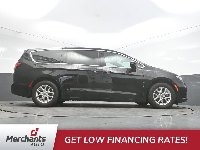 Used 2025 Chrysler Pacifica Select FWD image 51