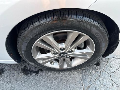 Used 2018 Hyundai Elantra SEL FWD image 10