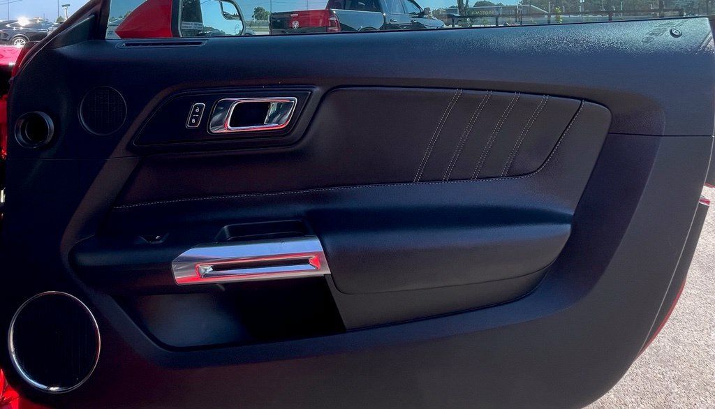 Used 2015 Ford Mustang Premium RWD image 29