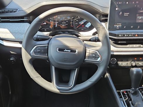 Used 2024 Jeep Compass Latitude image 21