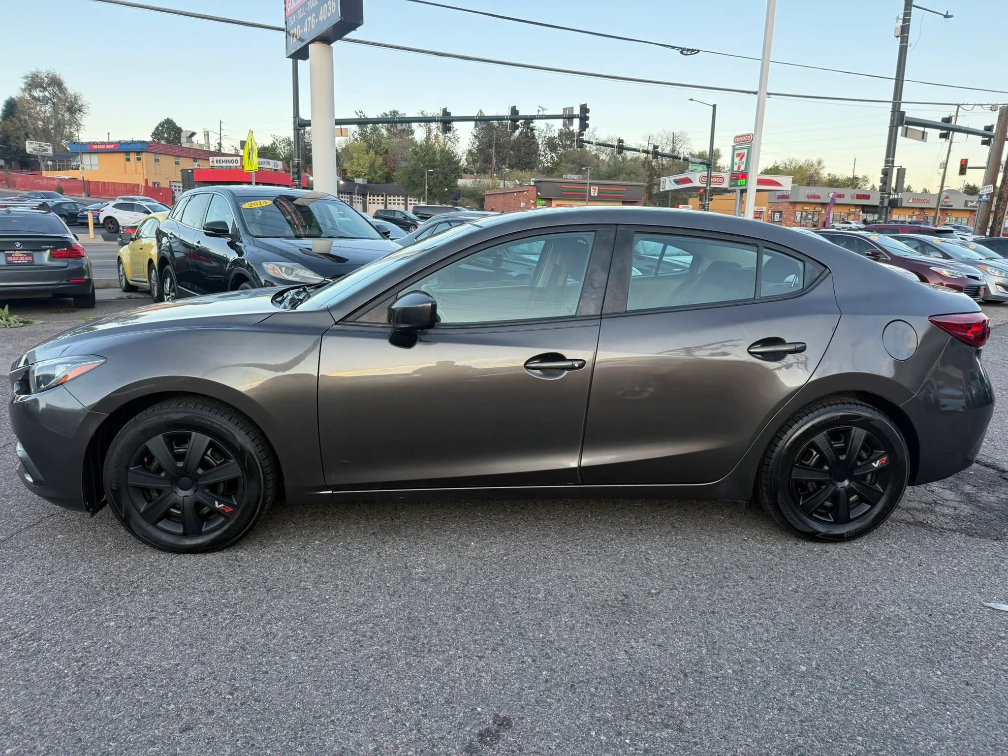 Used 2016 MAZDA MAZDA3 i Sport FWD image 4