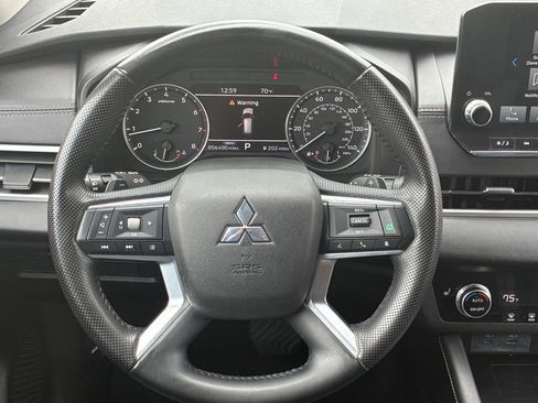 Used 2024 Mitsubishi Outlander FWD image 21