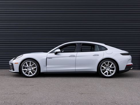 New 2026 Porsche Panamera 4 image 2
