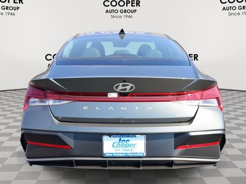 New 2025 Hyundai Elantra Limited image 8