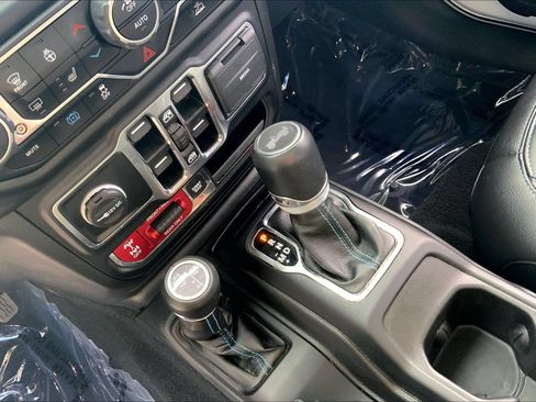 Used 2023 Jeep Wrangler Unlimited Rubicon 4xe w/ Cold Weather Group AWD/4WD image 16