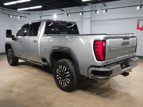 Used 2025 GMC Sierra 2500 Denali Ultimate AWD/4WD image 5