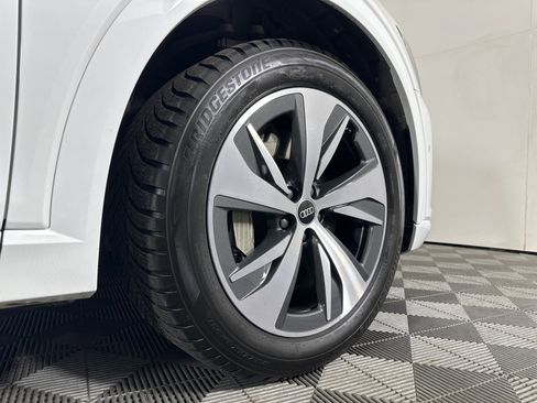 Used 2024 Audi Q8 e-tron Premium Plus w/ Premium Plus Package image 8