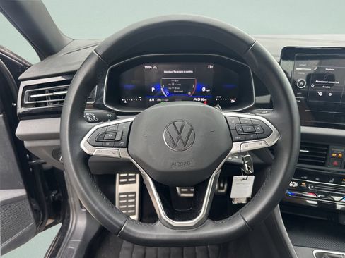 Used 2025 Volkswagen Jetta Sport FWD image 15