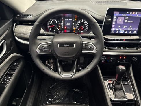 Used 2022 Jeep Compass Latitude FWD image 13