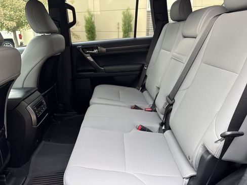 Used 2023 Lexus GX 460 w/ Black Line Special Edition image 31