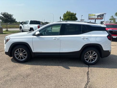 Used 2024 GMC Terrain SLT AWD/4WD image 5