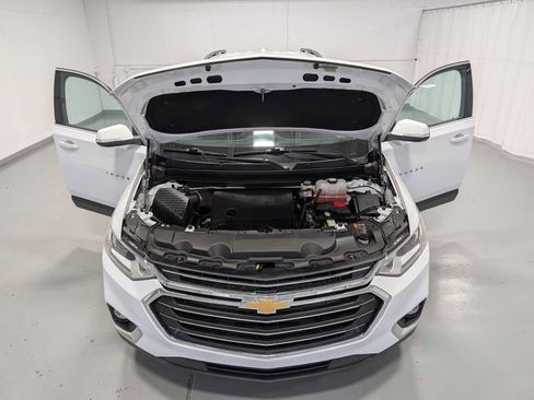 Used 2021 Chevrolet Traverse LT image 12