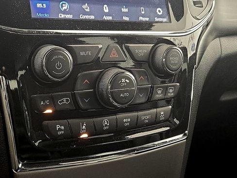 Used 2021 Jeep Grand Cherokee Laredo X AWD/4WD image 25