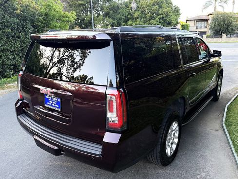 Used 2017 GMC Yukon XL SLT w/ Open Road Package image 7