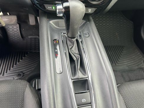 Used 2019 Honda HR-V LX image 16