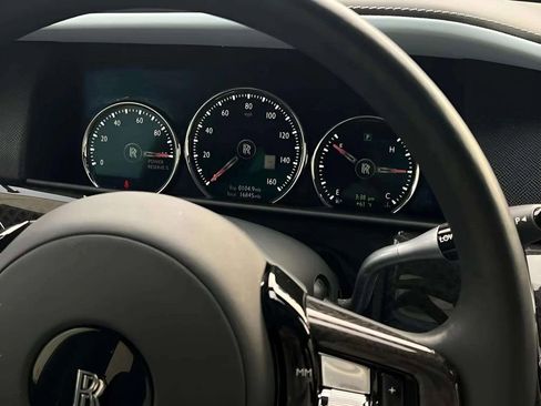 Used 2022 Rolls-Royce Cullinan Black Badge w/ Dark Exterior Package image 19