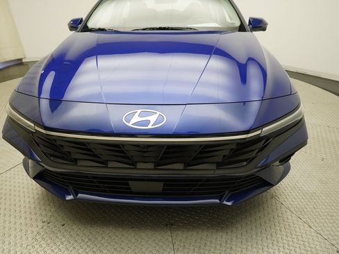 Used 2024 Hyundai Elantra Limited FWD image 20