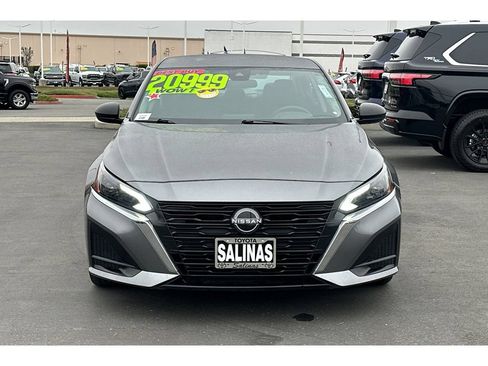 Used 2024 Nissan Altima 2.5 SV FWD image 9