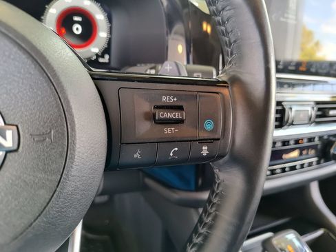 Used 2022 Nissan Pathfinder Platinum w/ Cargo Package FWD image 27