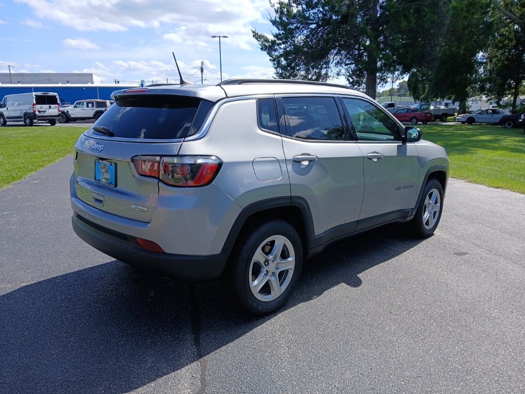 Certified 2024 Jeep Compass Latitude AWD/4WD image 3