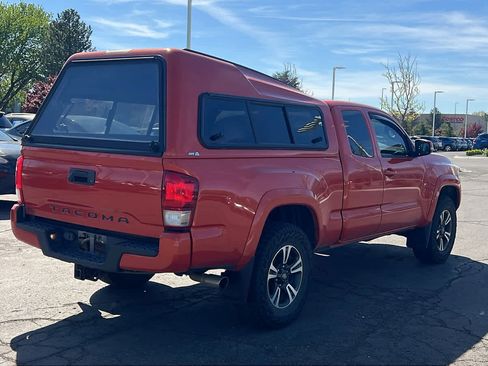 Used 2016 Toyota Tacoma TRD Sport w/ Towing Package image 5