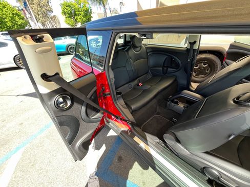 Used 2011 MINI Cooper Clubman image 16