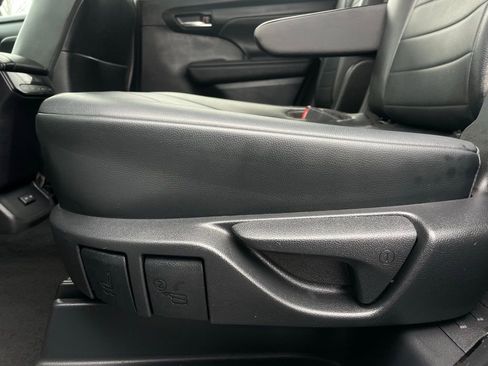 Used 2023 Toyota Highlander XLE image 40