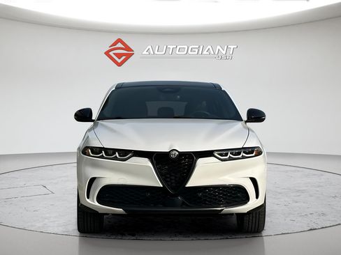 Used 2025 Alfa Romeo Tonale w/ Premium Package AWD/4WD image 4