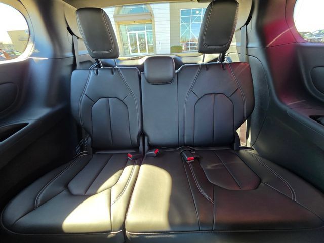 New 2026 Chrysler Pacifica Select AWD/4WD image 15