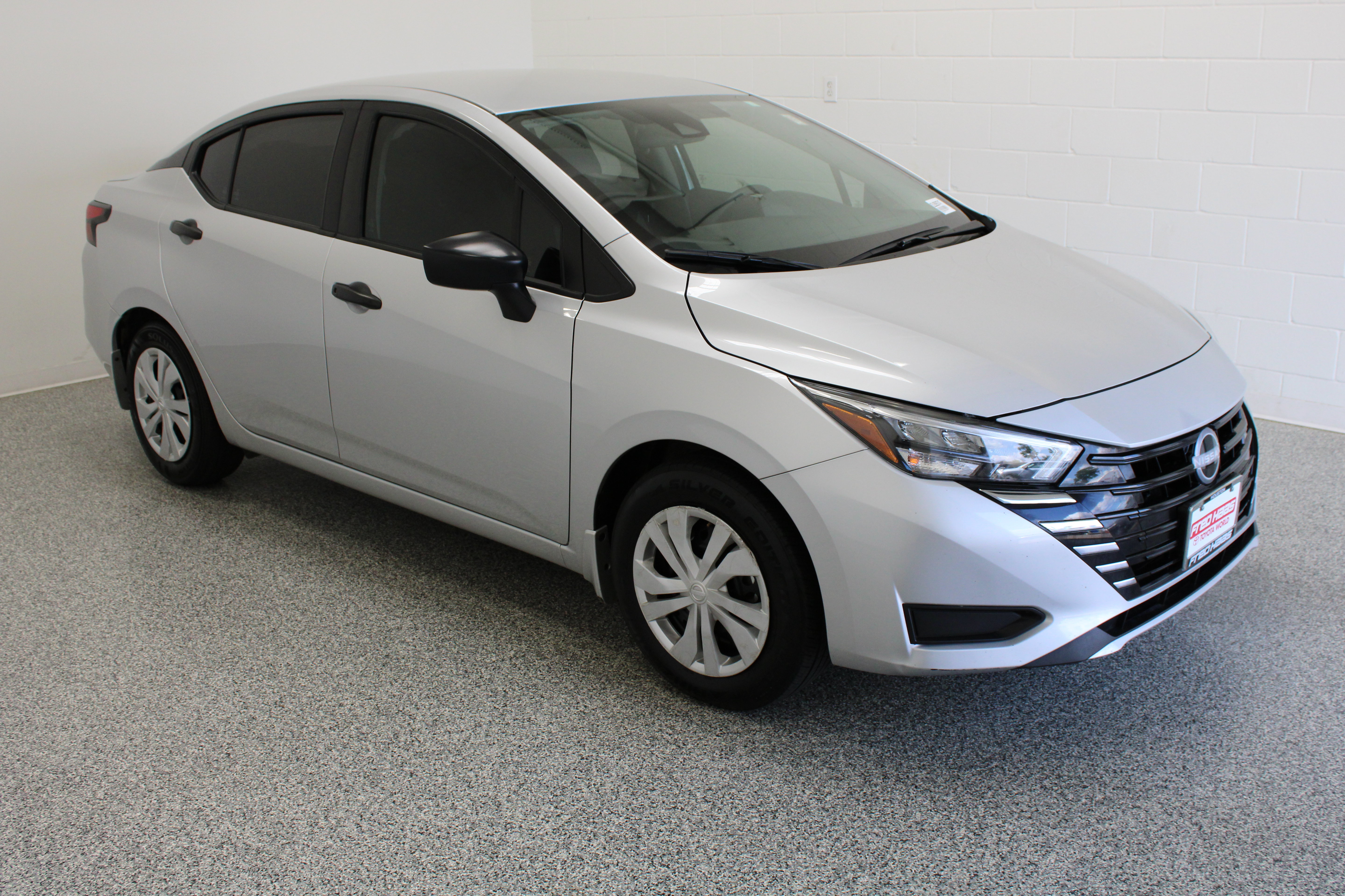 Used 2025 Nissan Versa S w/ Trunk Package FWD image 4