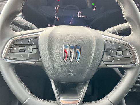 Used 2025 Buick Envista Sport Touring image 25