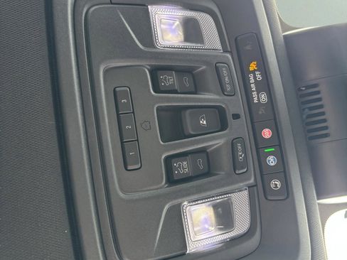 Used 2025 GMC Sierra 2500 AT4 w/ AT4 Premium Plus Package AWD/4WD image 17