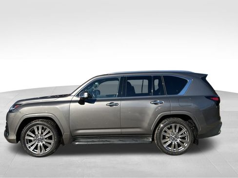 Used 2023 Lexus LX 600 4WD w/ Ultra Luxury Package image 2