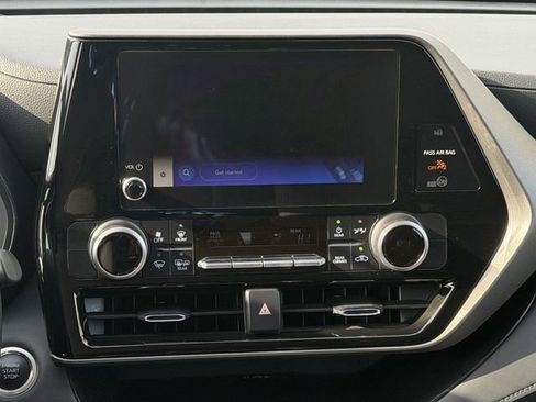 Certified 2025 Toyota Highlander LE FWD image 15