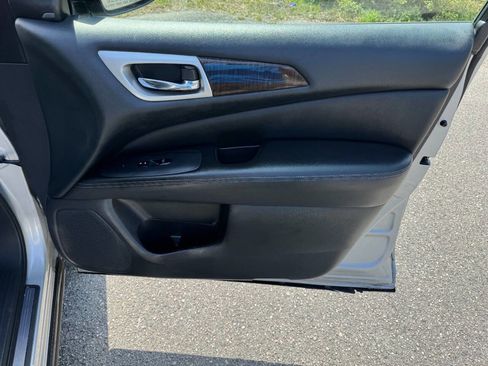 Used 2015 Nissan Pathfinder Platinum w/ Family Entertainment Package image 47