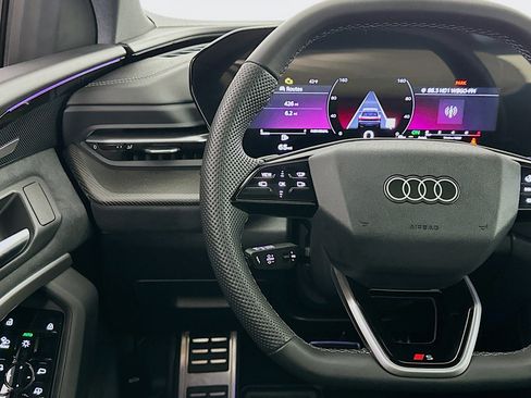 Used 2025 Audi SQ5 Premium Plus w/ Premium Plus Package image 10