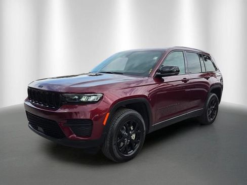 Certified 2025 Jeep Grand Cherokee Altitude AWD/4WD image 2