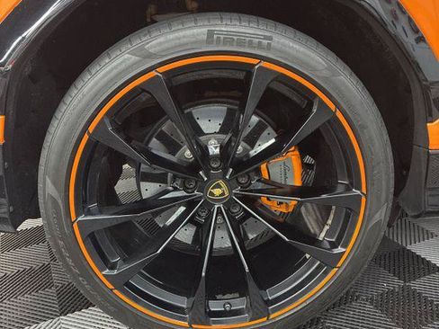 Used 2021 Lamborghini Urus AWD/4WD image 17
