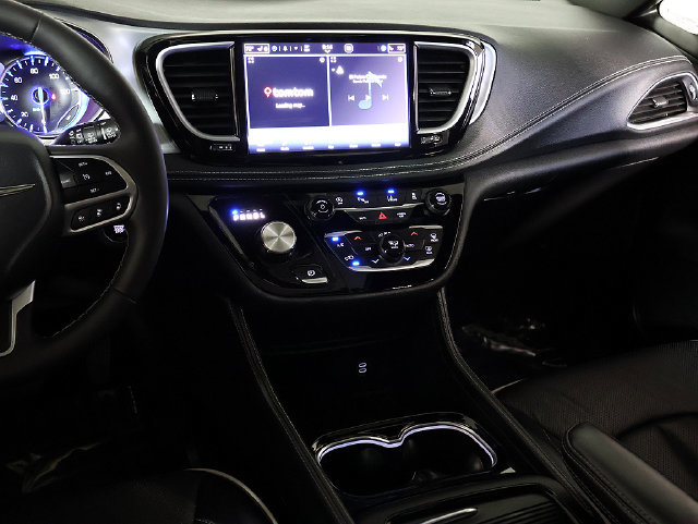 Used 2026 Chrysler Pacifica Limited FWD image 17
