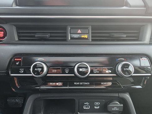 Used 2024 Honda Pilot Touring image 19