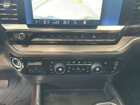 Used 2024 Chevrolet Silverado 1500 High Country w/ High Country Premium Package AWD/4WD image 13