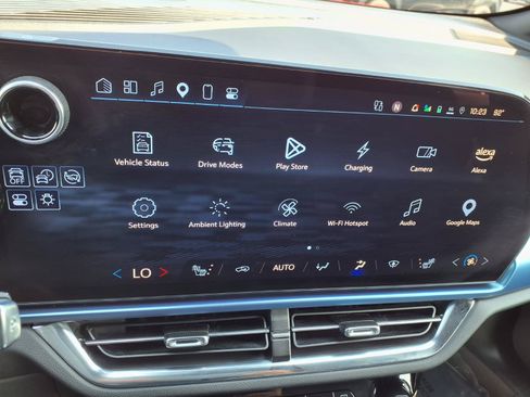 Used 2025 Chevrolet Equinox EV LT w/ Convenience Package FWD image 4