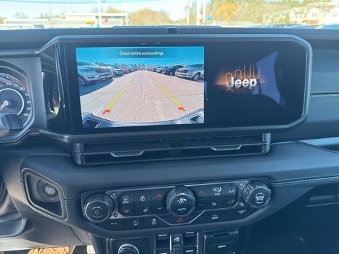 Certified 2025 Jeep Gladiator Sport image 13