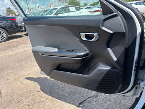 Used 2025 Kia K4 FWD image 15