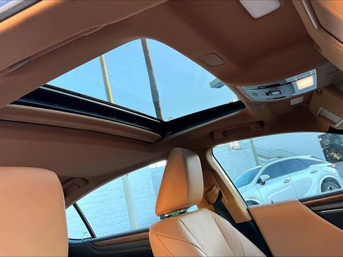 Used 2024 Lexus ES 300h w/ Premium Package image 14