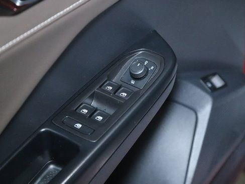 Used 2023 Volkswagen Taos SEL image 17