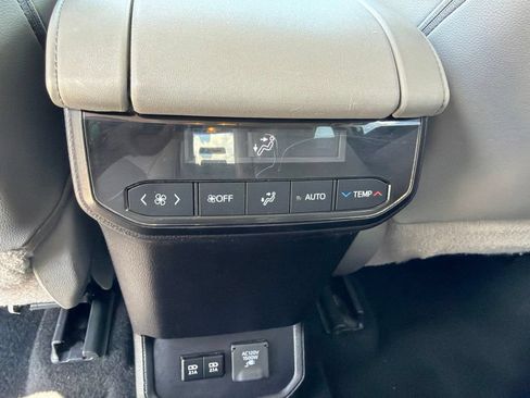 Used 2020 Toyota Highlander Limited AWD/4WD image 28
