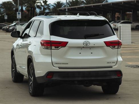 Used 2017 Toyota Highlander XLE image 10